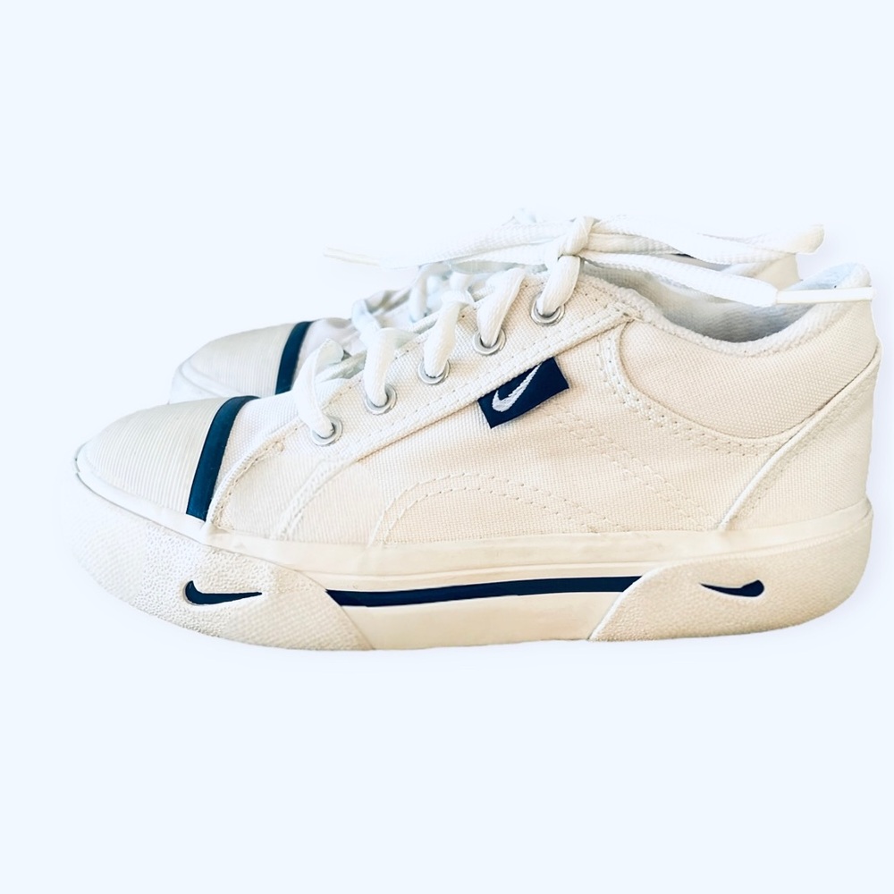 Nike Canvas Style
